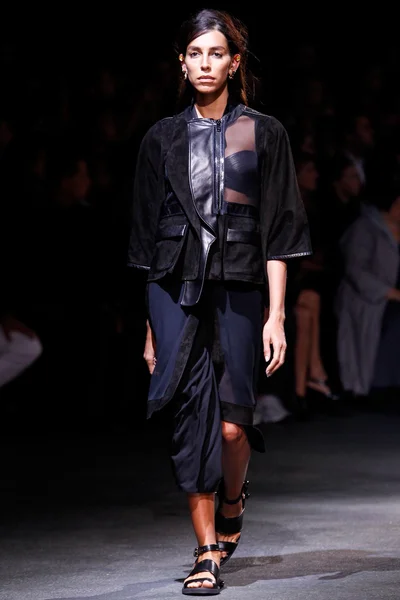 Look 10